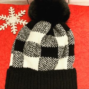 NWT Buffalo Check Pom Pom Hat